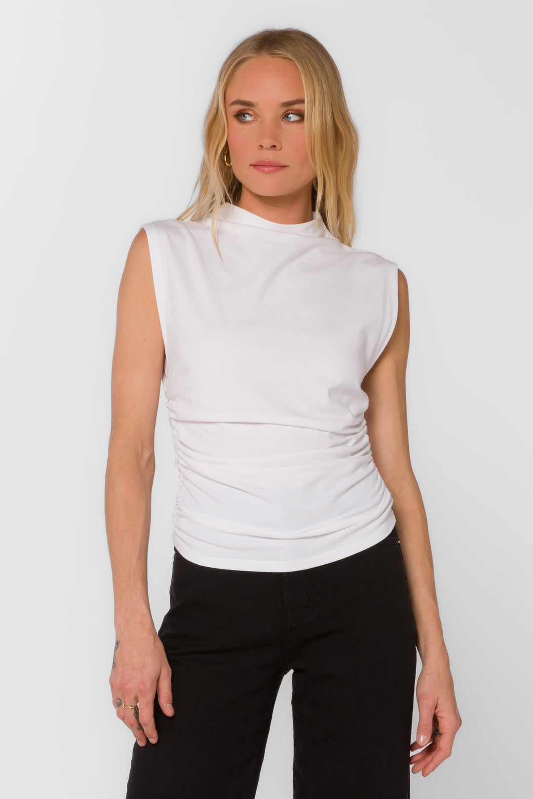 Lavali Optic White Top